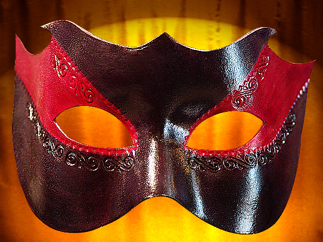 LEATHER MASKS FROM VENICE COLOMBINA RED AND BLACK WITH POINTS