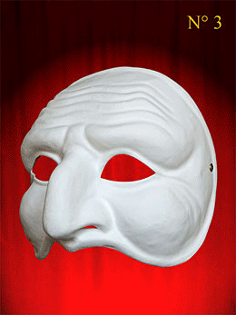 Weisse Maske des Theaters Commedia dell ARTE in Pappmache Zufriedener alter Mann