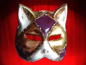 Mezza maschera da gatto con rombo, foglia d'oro e rame.