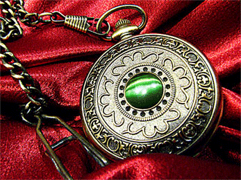 MECANICAL POCKET WATCH WITH EMERALD PEARL